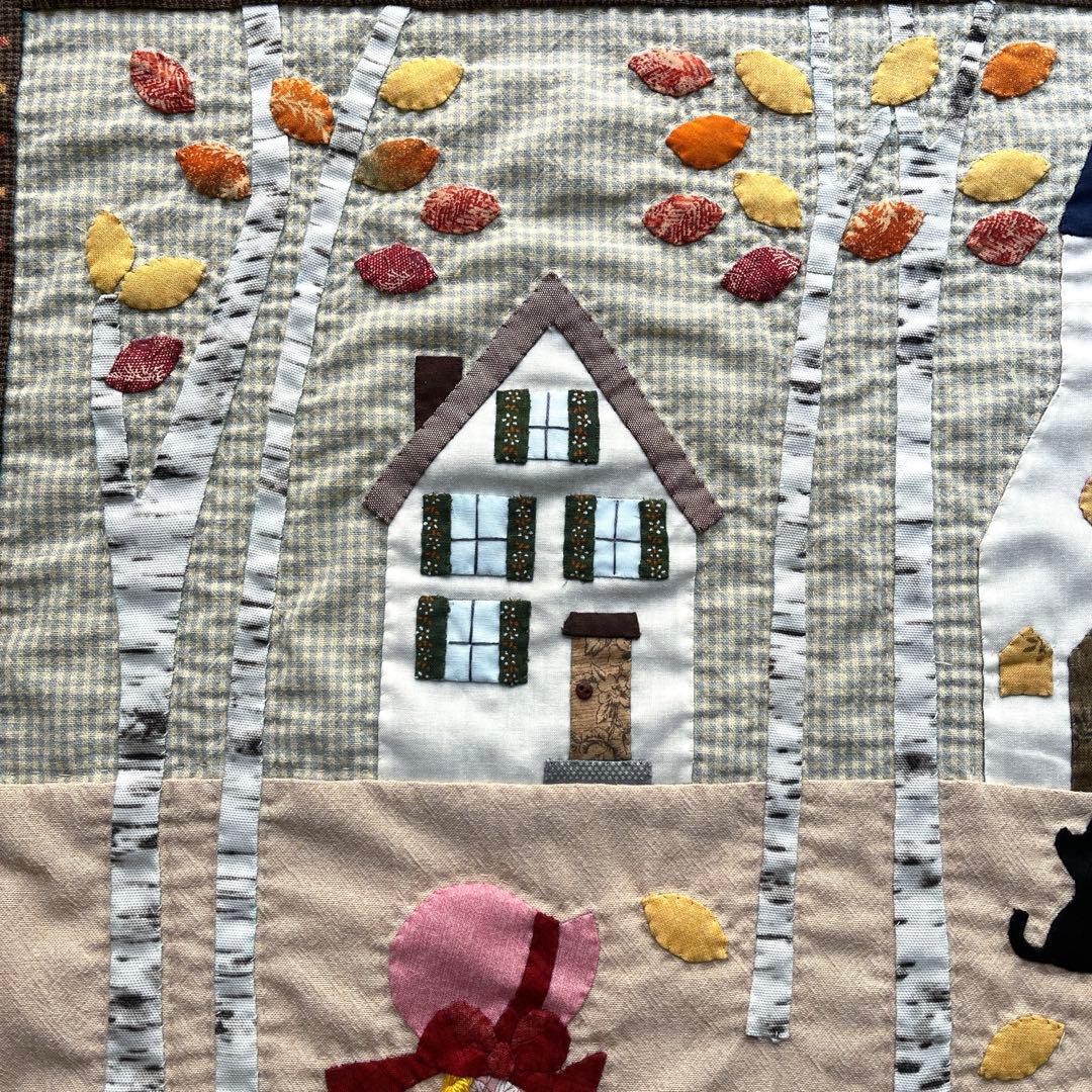 パッチワークタペストリー　スーちゃん秋のキルト