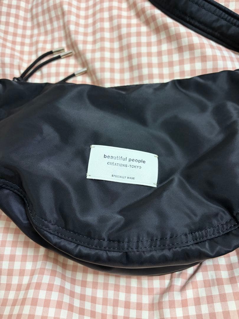 【beautiful people】　ナイロンムーンショルダーバッグ