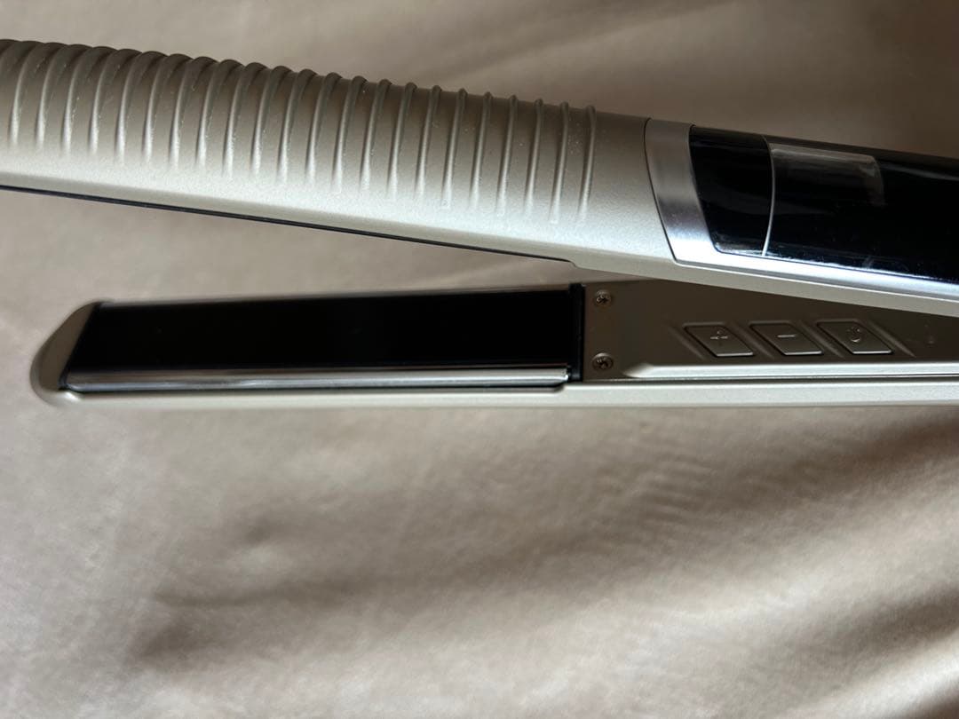 【ほぼ未使用】ヤーマン　ストレートヘアアイロン