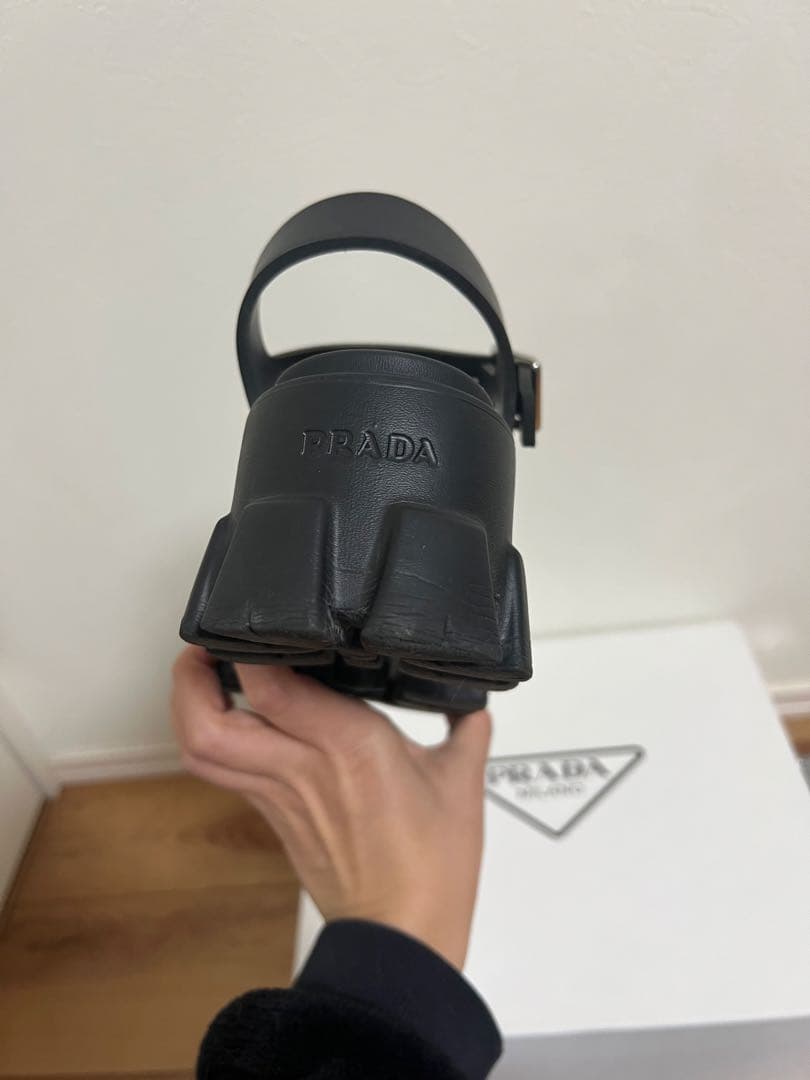 PRADA モノリス ラバーサンダル