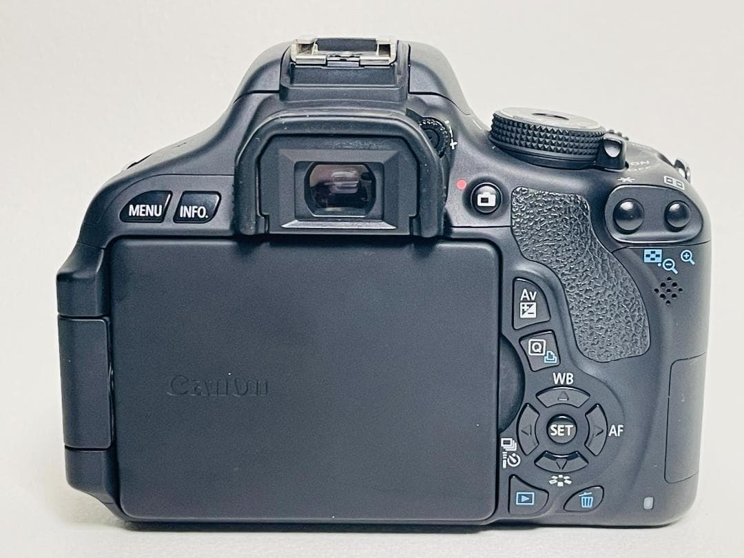 ショット数6664回☆ Canon EOS Kiss X5 キヤノン 一眼レフ