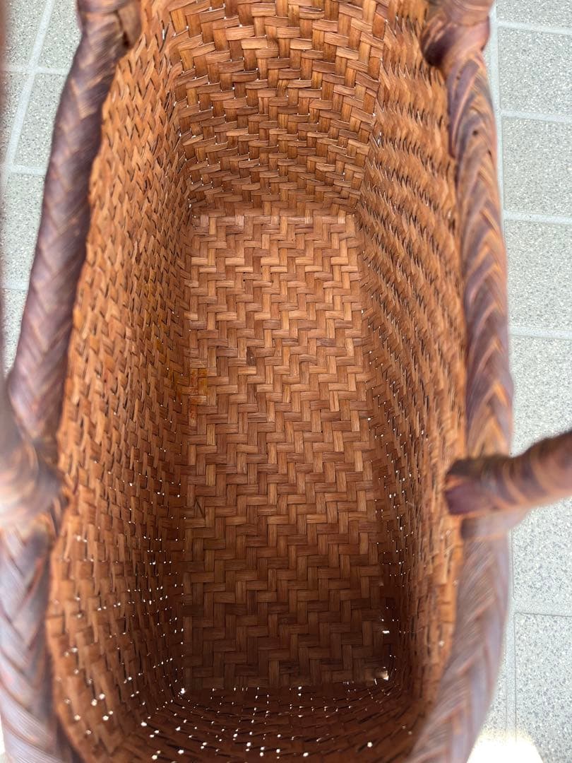 職人技A4可◆山ぶどう 山葡萄 かごバッグ◆幅35㎝、高さ27㎝、マチ14.5㎝