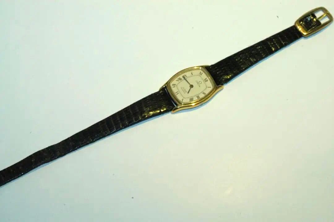 ♪【美良品】OMEGA■レディース時計■Deville■QZ■白箱型■1074