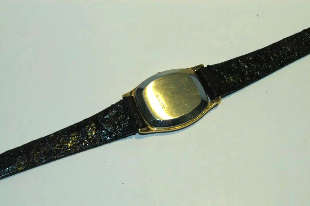 ♪【美良品】OMEGA■レディース時計■Deville■QZ■白箱型■1074