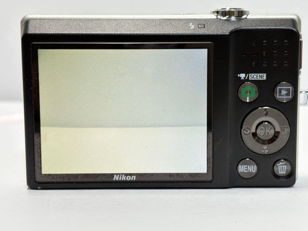 Nikon COOLPIX S570 コンパクトカメラ コンデジ デジカメ