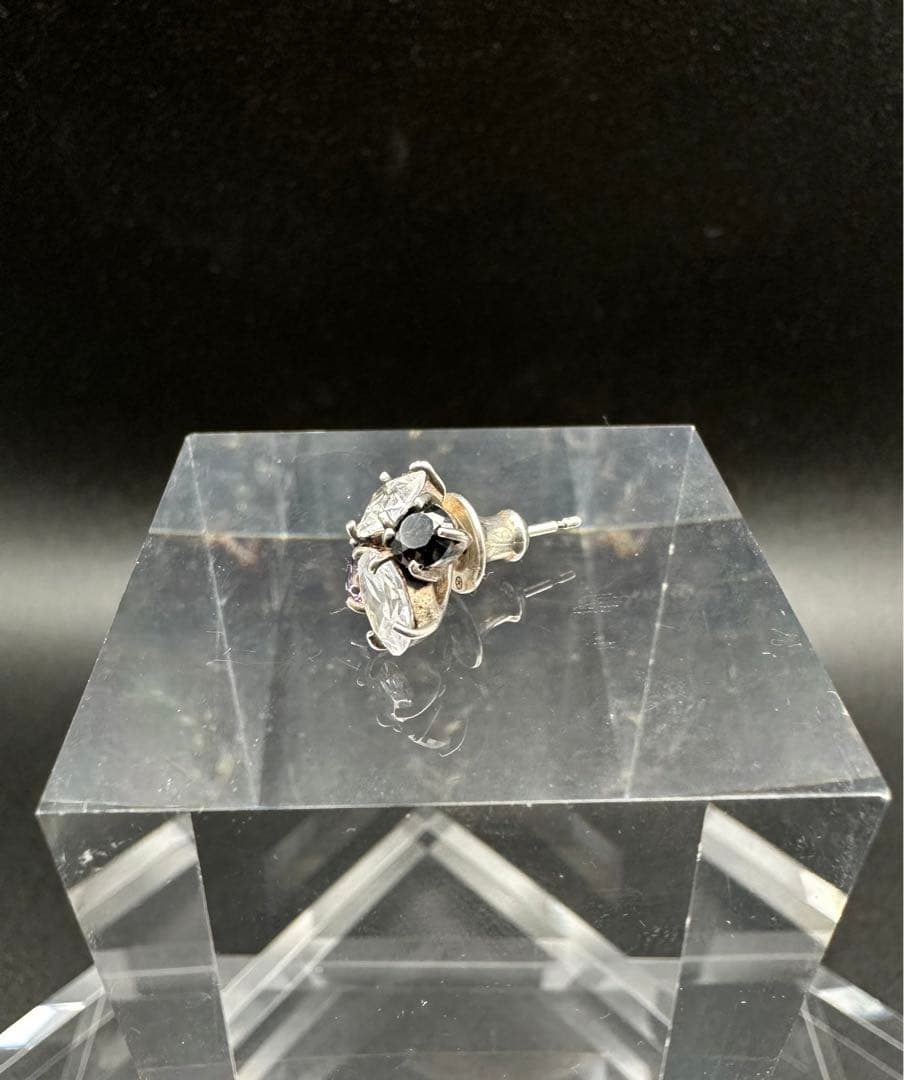 janji ストーンピアス　カラフル　赤西