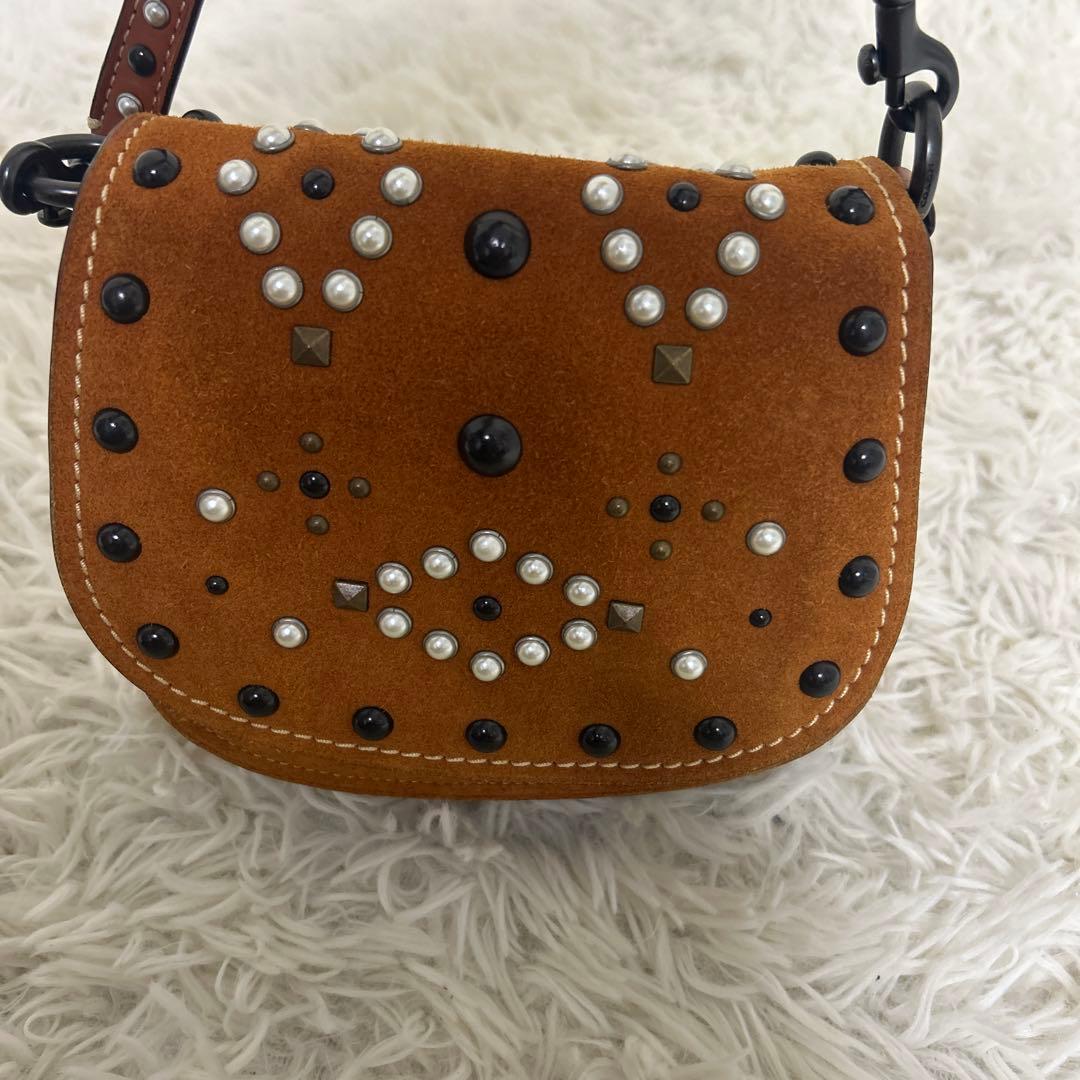 美品　COACH ショルダーバッグ　斜め掛け　サドルバッグ　スタッズ　スエード