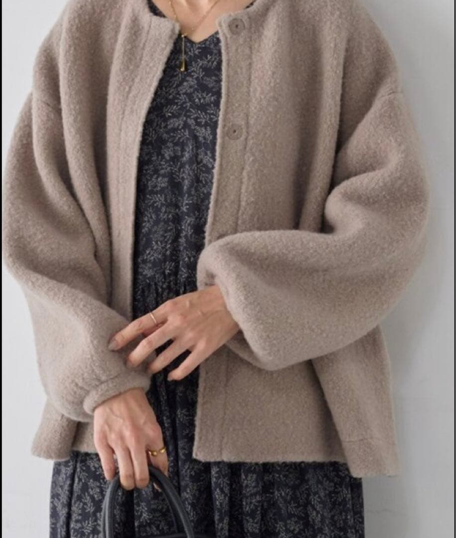 今期完売BEARDSLEYビアズリー✨パフ袖ニットコート30,800円ベージュ