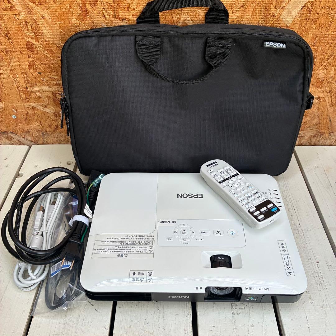 0666 EPSON プロジェクター　EB-1780W ランプ点灯時間　841H