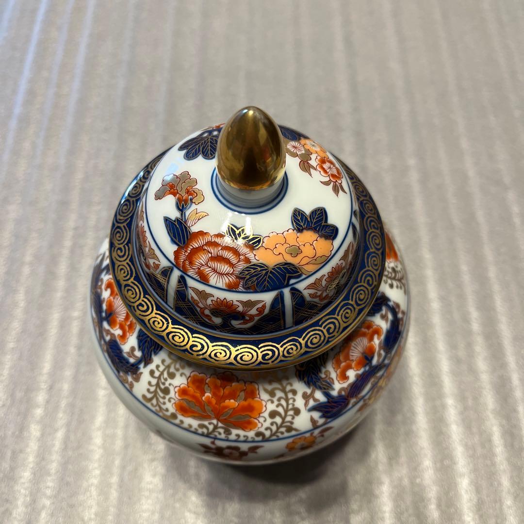 有田焼　哲山作　壺（高さ25センチ）