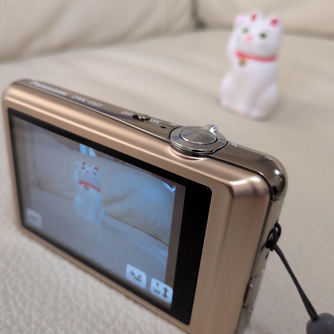 【極美品】パナソニック　LUMIX コンパクトデジカメ　DMC-FH7　ゴールド
