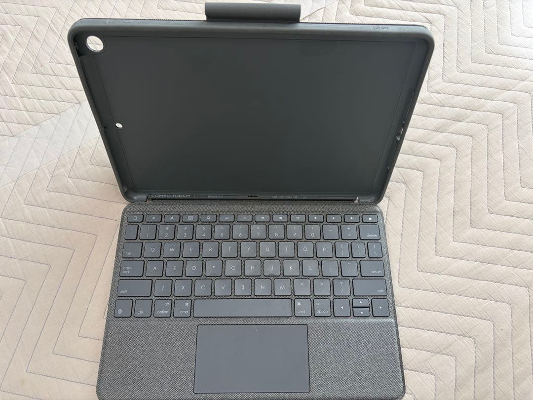 logicool COMBO TOUCH iPadケース　第7世代　第8世代