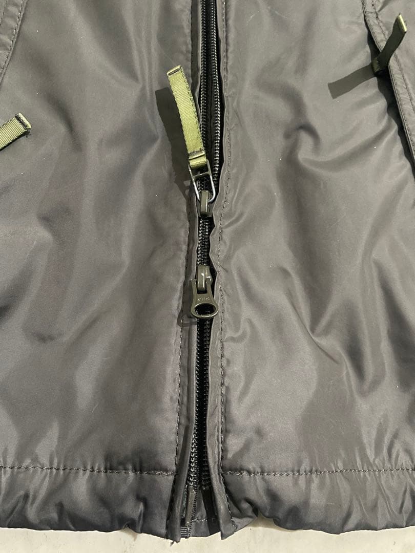 ISSEY MIYAKE MEN ダークグレーウィンドブレーカー