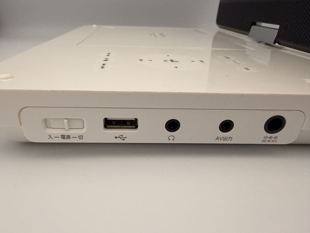 東芝 REGZA ポータブルDVDプレーヤー SD-P1010S ＋DVD5枚