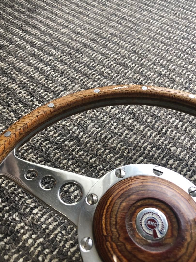 BMCミニ用ローバーミニ用モトリタステアリング330φフラットボス付。