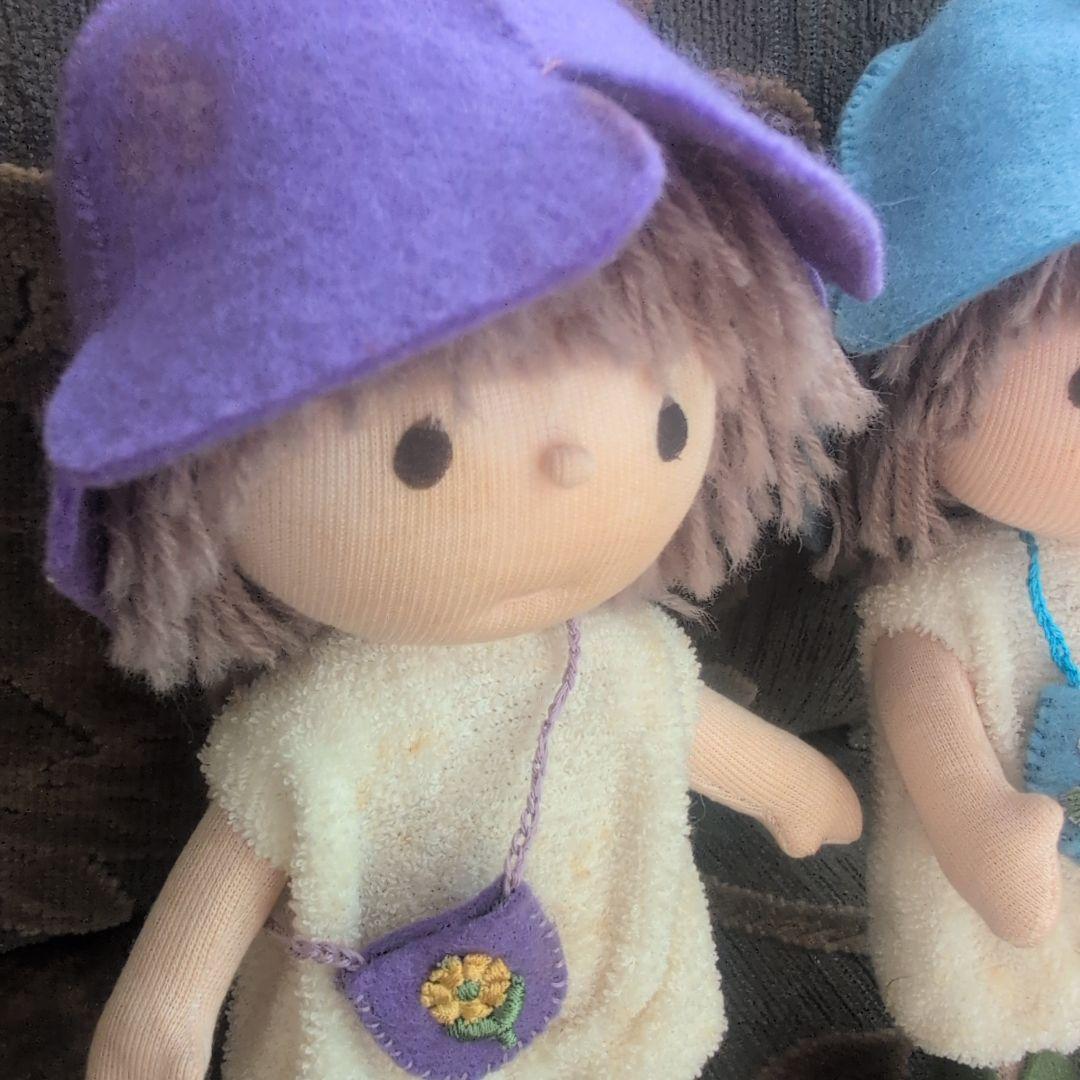 米山京子先生の教室で作りました。紫と青の帽子の人形2体セット