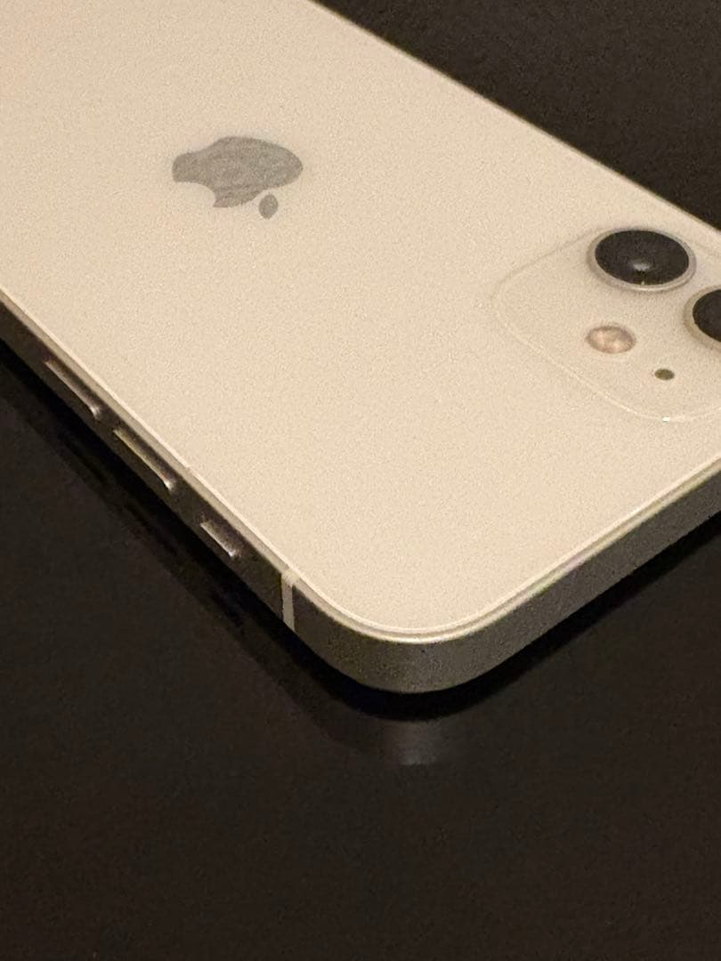 【美品】Apple iPhone 12 ホワイト 本体