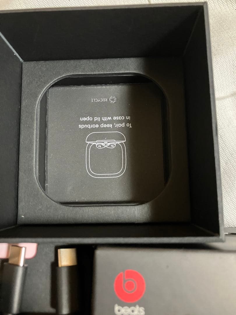 ★Beats fit proワイヤレスイヤホン ホワイト美品★シリコンケース付