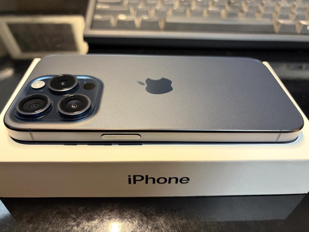 【美品】iPhone 15 pro 128GB ブルーチタニウム　SIMフリー