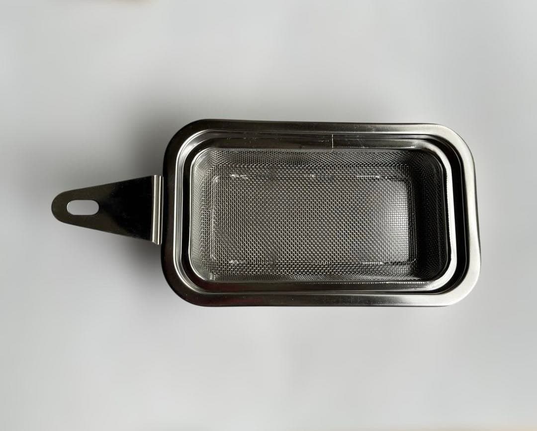 受皿がついた箱型の銅おろし金