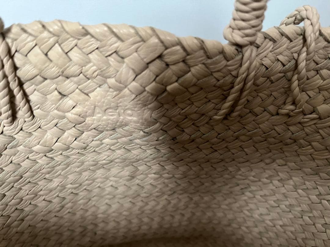 Aeta カウレザーバスケットバッグM