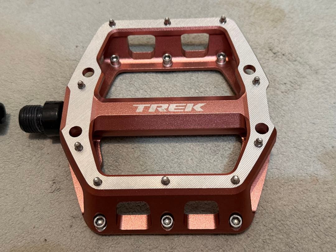 Trekトレック ライン プロ フラットペダル