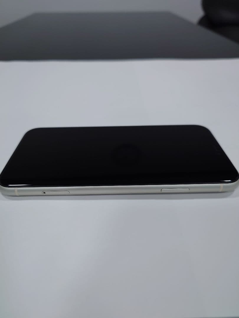 iPhone11 64GB ホワイト　美品　SIMロック解除済み