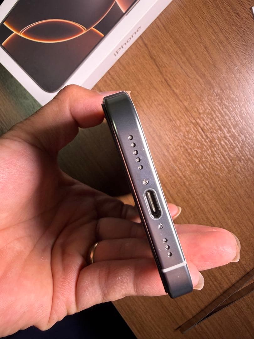 iPhone 16 Pro 256GB SIMフリー バッテリー100%