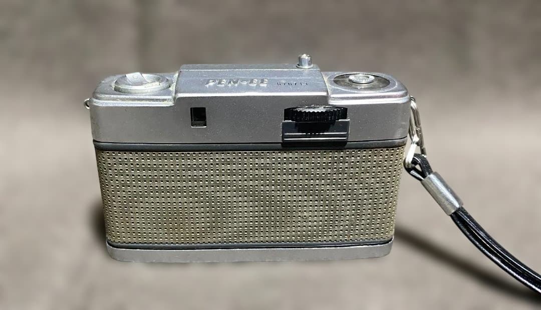 ジャンクカメラセット（カメラ4台、レンズ1台、発光器1台）