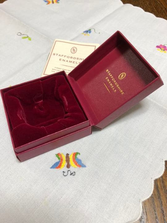 英国スッタフォードシャー　エナメルピルケース