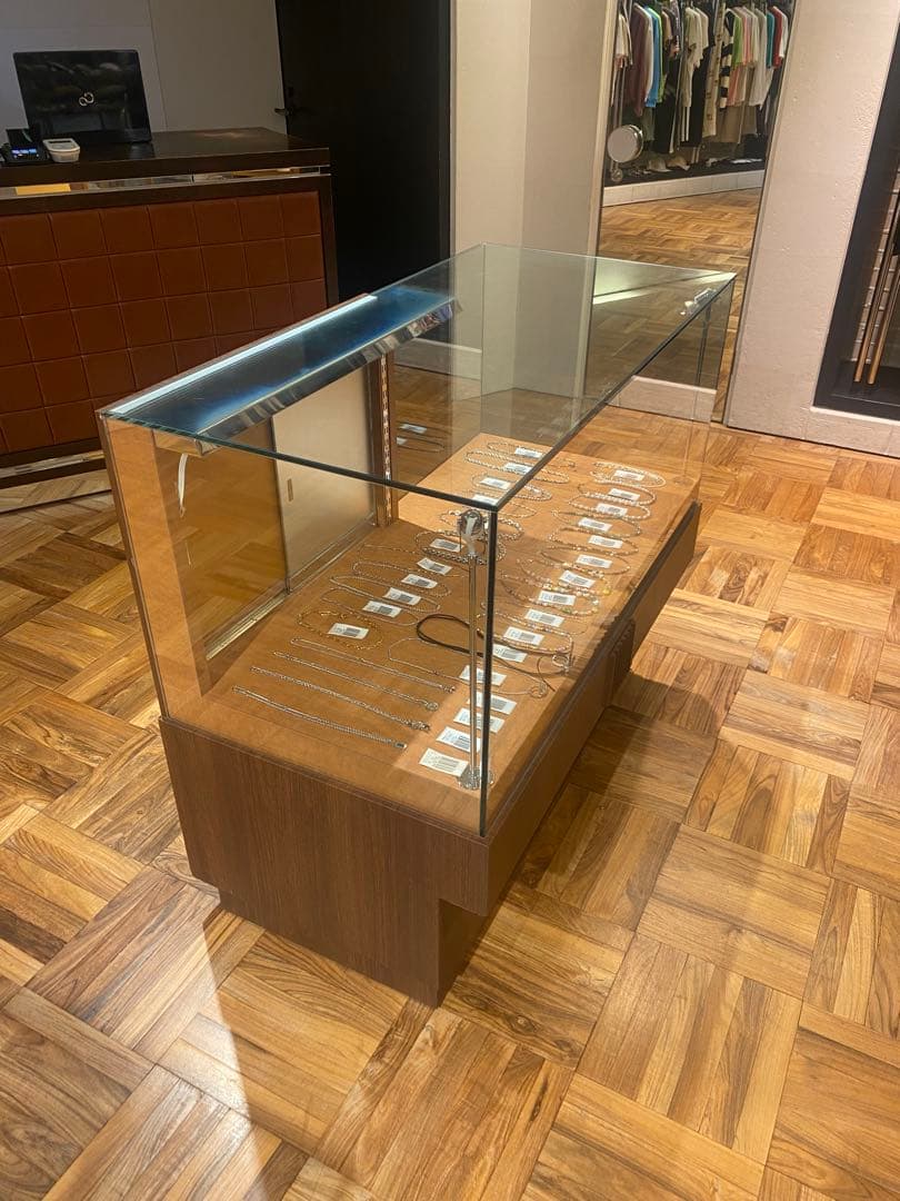 店舗で使用していたガラス什器2個セット