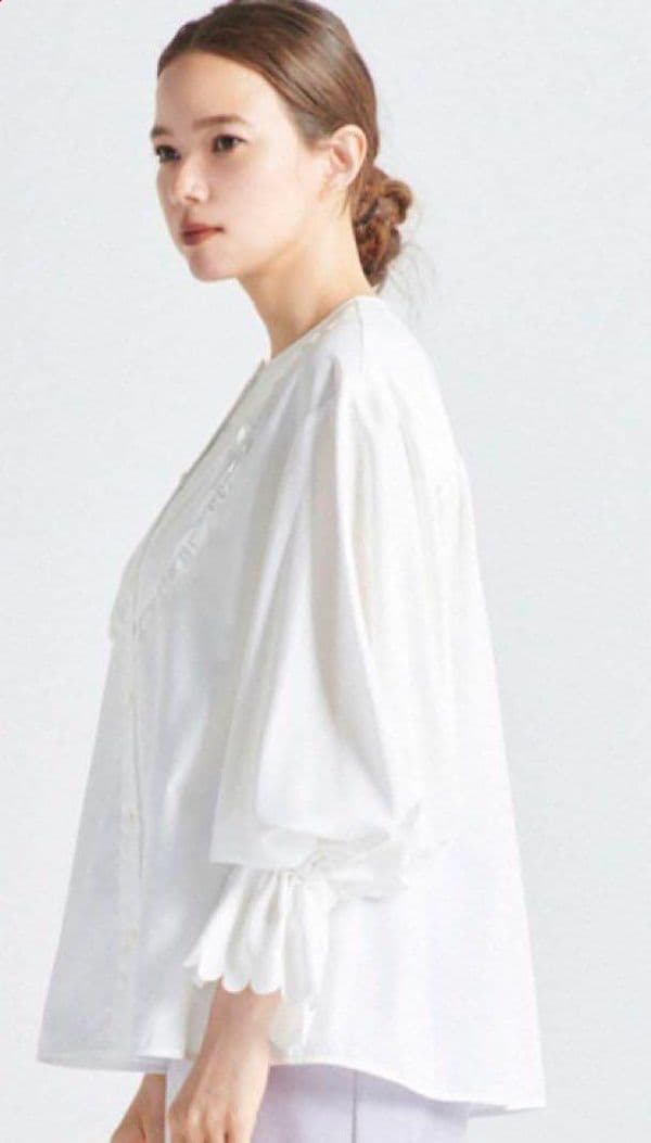 【美品】yori ヨリ　スカラップカットワークブラウス　ホワイト　ブラウス