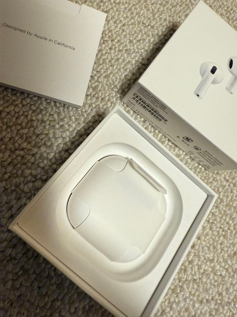 シラコウ【ほぼ新品】Apple AirPods 4 ANC搭載　本体 ホワ