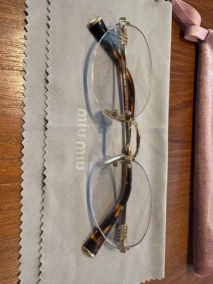 MIU MIU ロゴ サングラス