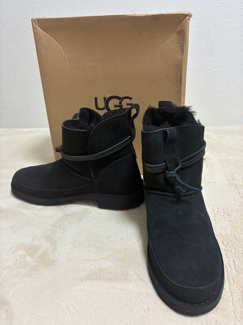 新品未使用！UGG ブラック ムートンブーツ　黒　24cm