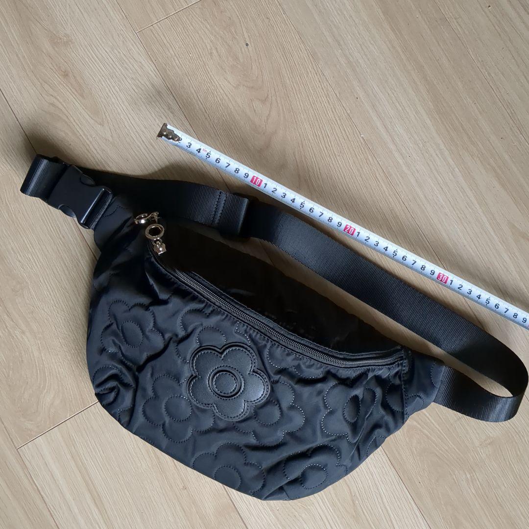 未使用　マリークワント　黒 花柄キルティング ボディバッグ