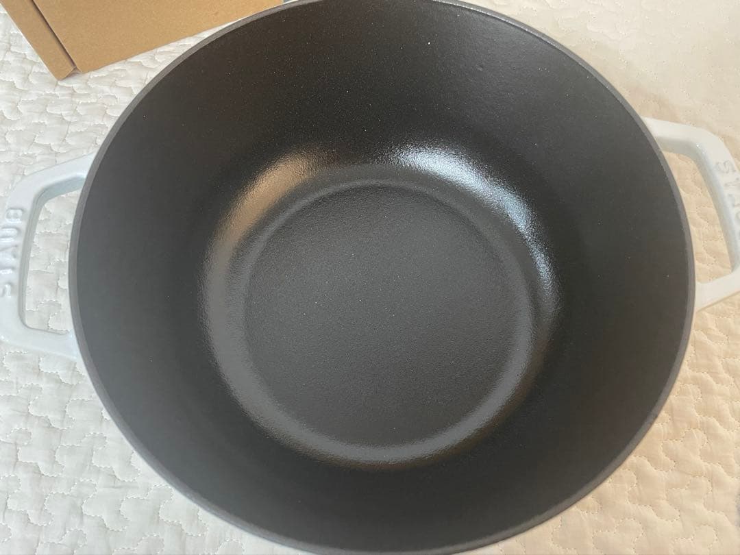 〈新品〉ストウブ　スノークリスタル　ココット　ホワイト