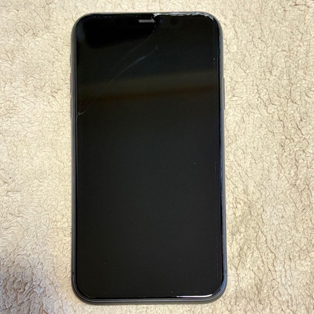 iPhone11（128GB）ブラック※画面ひび割れあり。