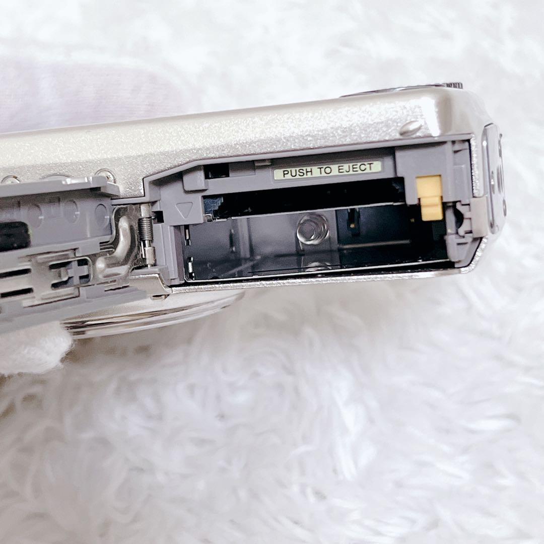 動作品 FUJIFILM FinePix F200 EXR シルバー