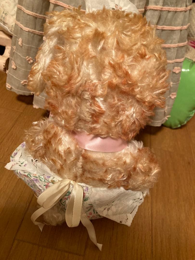 ラシュトンラバーフェイスうさぎちゃん。 レースの衣装付き