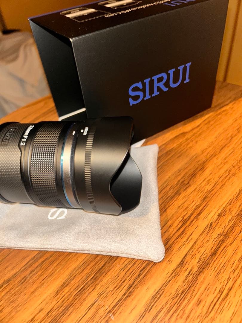 】SIRUI 33mm F1.2 Sniper Series レンズ　apsc