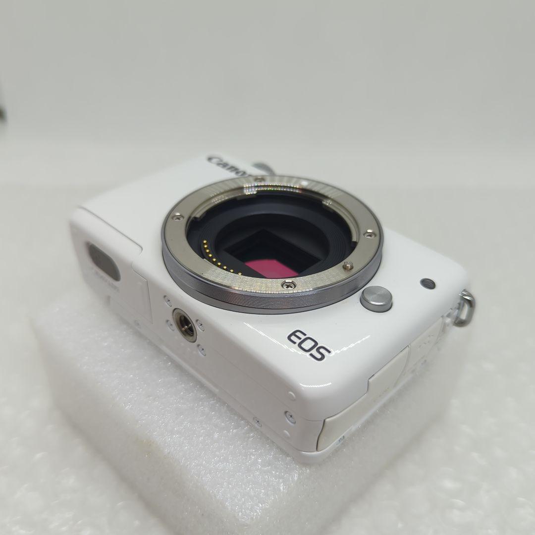 【美品】Canon EOS M10 ダブルズームキット ホワイト ミラーレス一眼