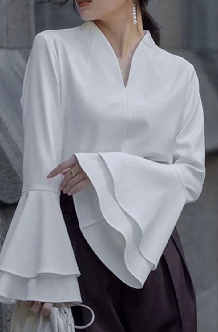 アニュアンス　ラッフルスリーブブラウス