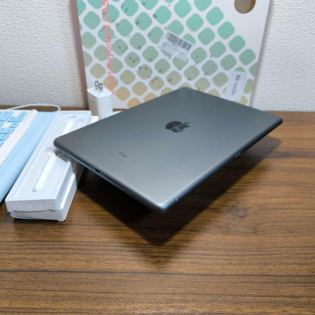 iPad 第8世代 WiFi128GB、タッチペン、キーボードとケースセット
