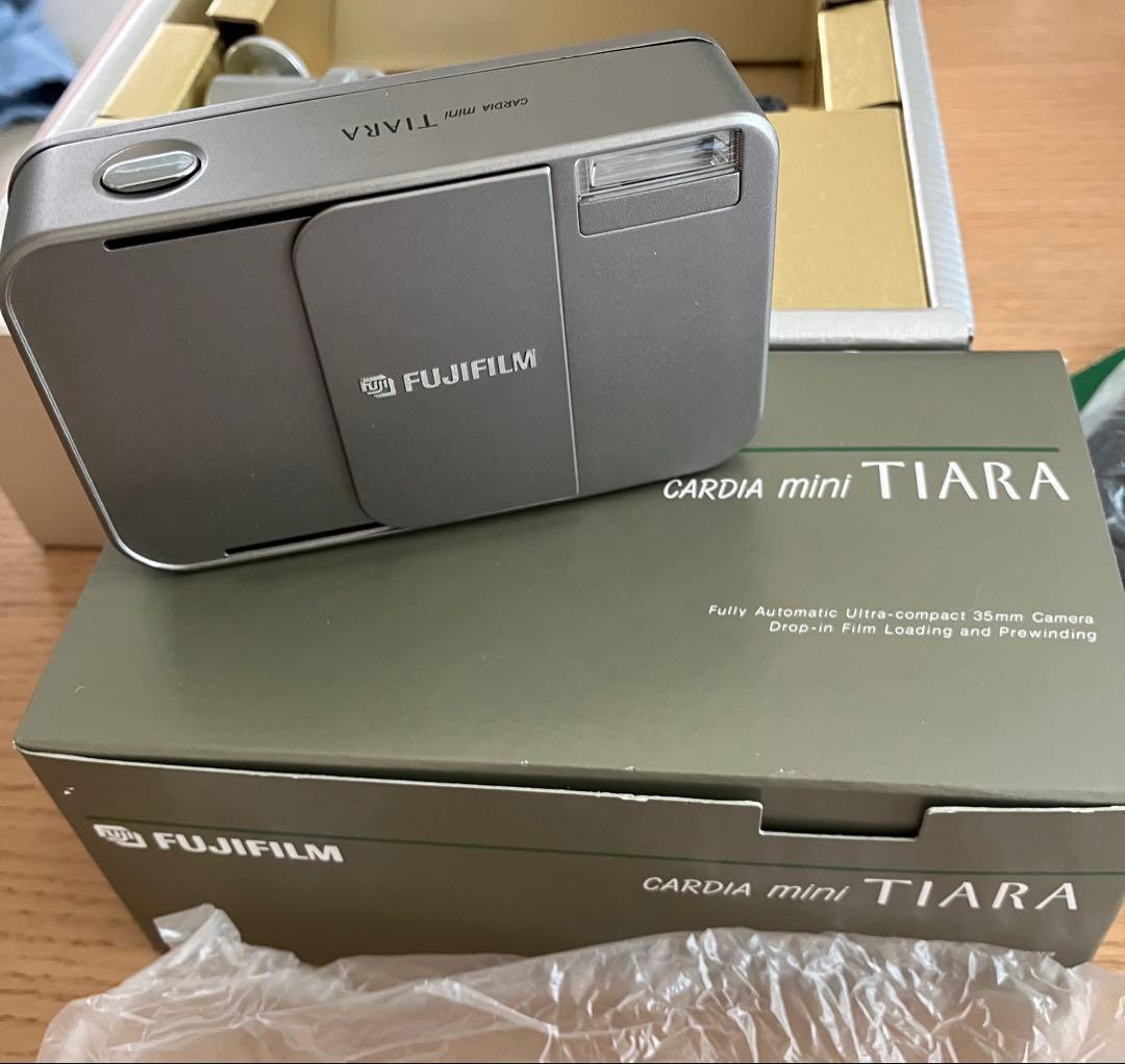 [未使用 ]フジフイルム CARDIA mini TIARA 三脚 フイルム付