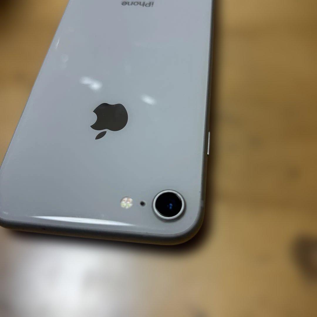 Apple iPhone 8 64GB docomo SIMロック解除済 本体