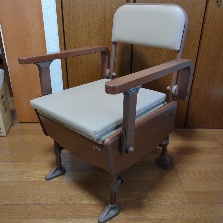 と*ん様 ウチエ 家具調ポータブルトイレ 【美品】【災害対策】