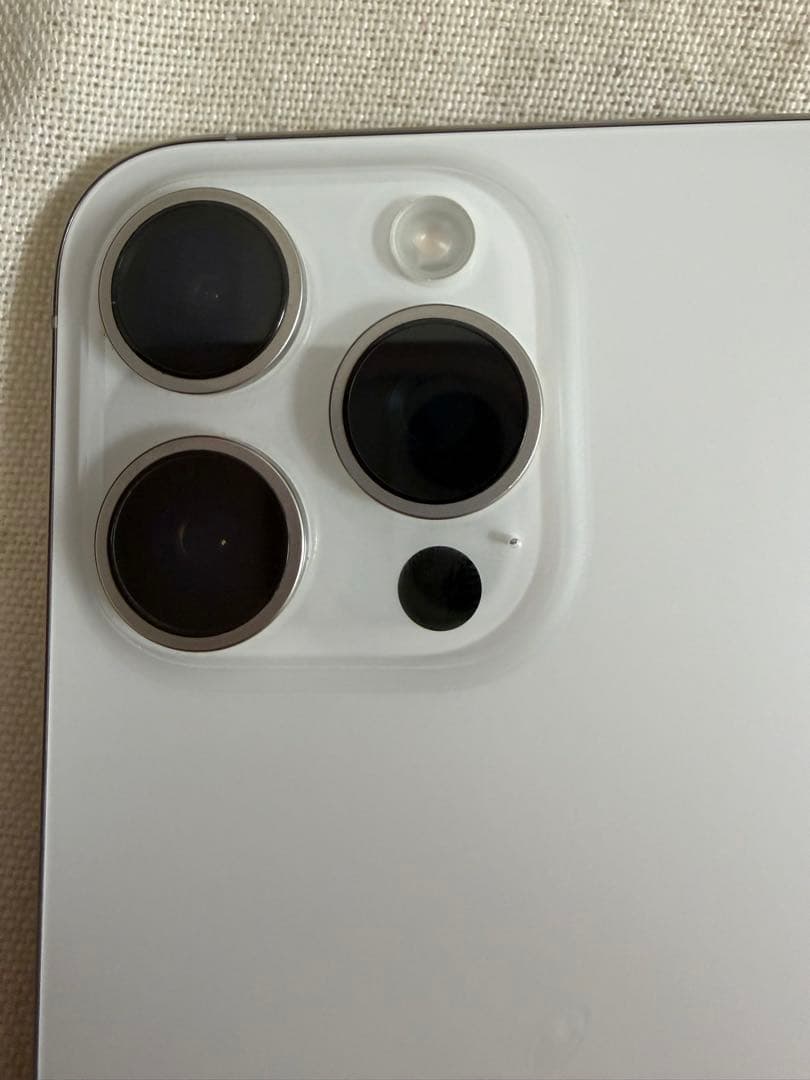 iPhone 15Pro Max 256GB ホワイトチタニウム本体　美品