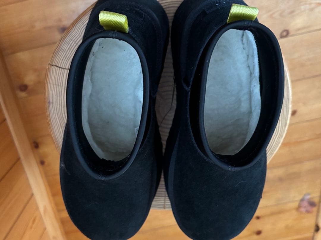 UGG ブラックプラットフォームブーツ