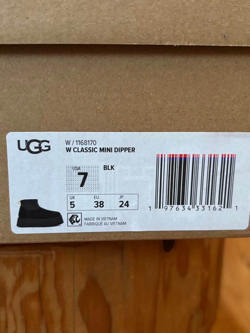 UGG ブラックプラットフォームブーツ